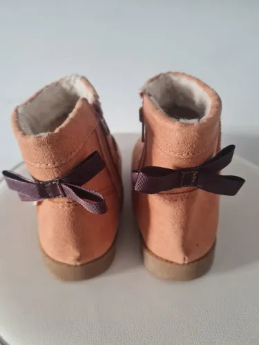 Bota caramelo com pelúcia 
