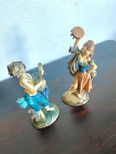 Esculturas casal de camponeses em Biscuit.