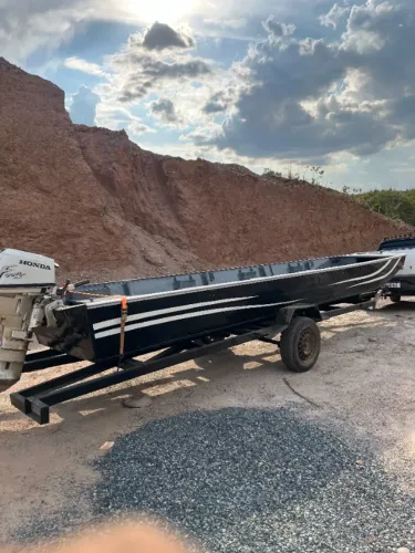 Canoa 6m + Carreta + Motor 15hp 4T