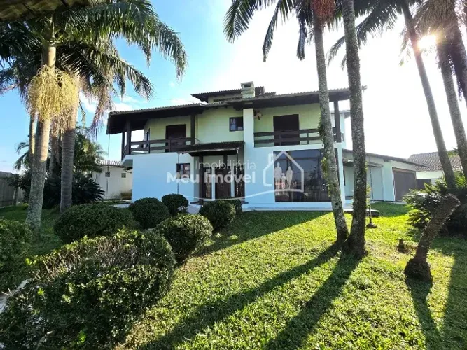 Casa 5 dorm 2 suítes Piscina AQUECIDA 2 salas comerciais centro criciúma ACEITA TROCA APTO
