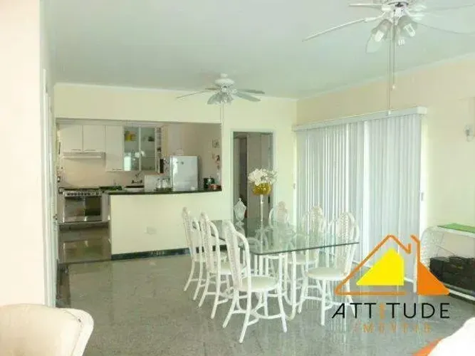 Apartamento Cobertura Mobiliada à Venda na Enseada no Guarujá.