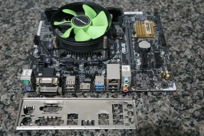 Placa mãe Asus H110m-a/m.2 Lga 1151 6ª Geração Processador i3 6100 3.70Ghz com 4Gb DDR4
