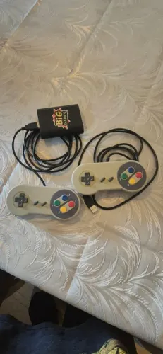 vídeo game retro com 2 controles