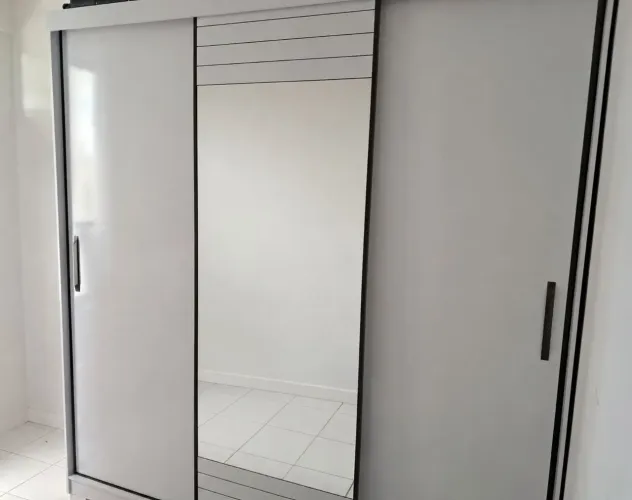 Guarda roupa branco MDF