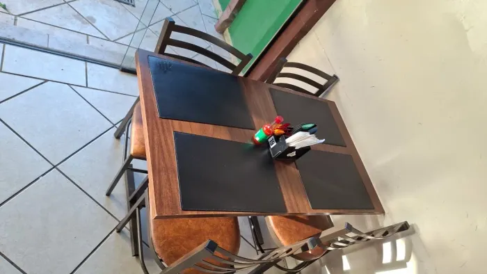 Vende-se mesas para restaurante
