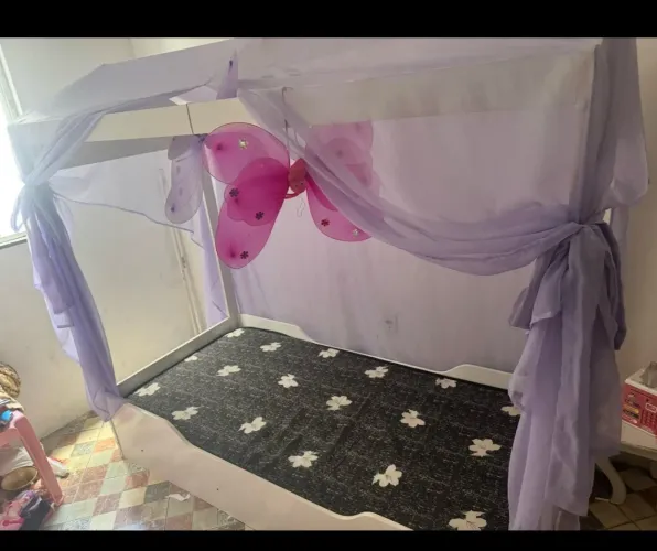Cama montessoriana infantil com colchão?.