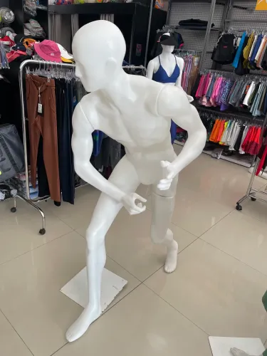 Manequim masculino para loja 