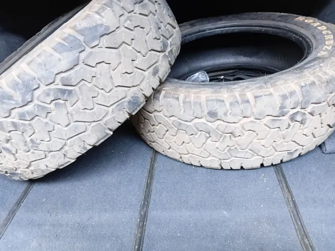 Pneus Roadcruza em bom estado