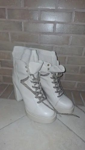 Bota coturno bege