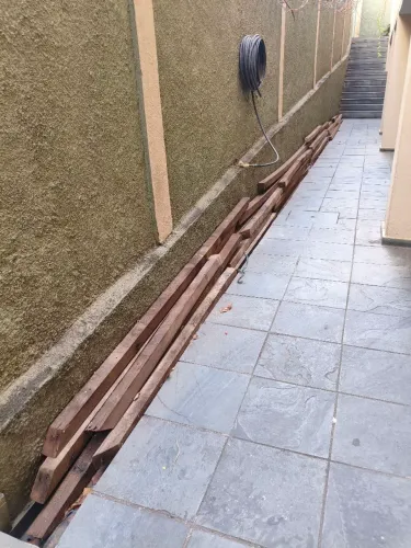Telhas de amianto e caibro Parajú de 8x8