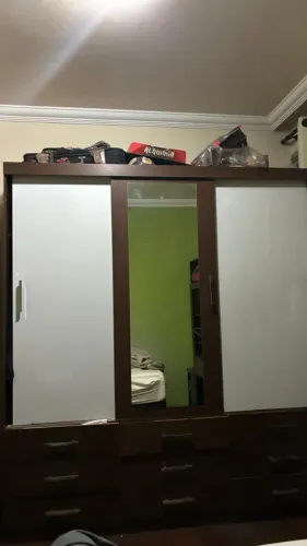 Guarda-roupa casal 3 portas de correr com espelho e 9 gavetas