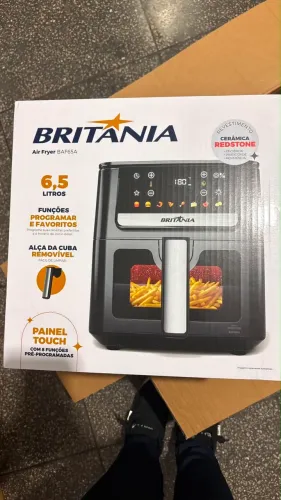 Fritadeira Air Fryer Britânia BAF65A de 6,5 litros