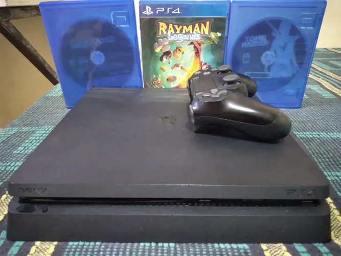 Ps4 Slim de 1TB com três jogos de mídia física