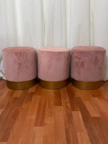 Kit 3 Pufs puf poltrona rosa com dourado
