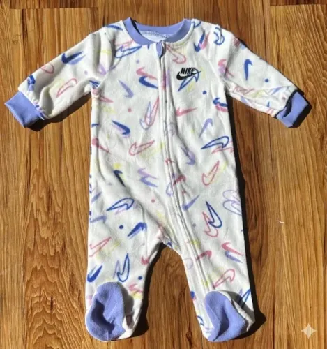 Macacão Nike Fleece tamanho 3 meses importado (Novo)