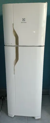 Vendo geladeira frosfre Eletrolux 261 litros