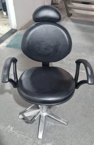 cadeira de maquiagem com pé cromado