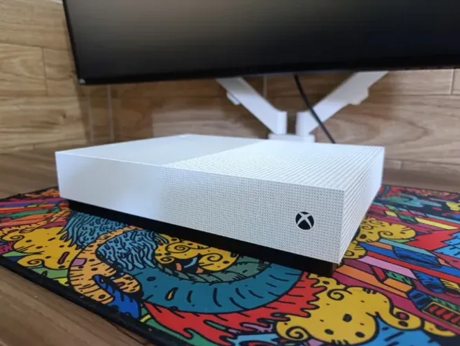 Xbox One S - SEM CONTROLE