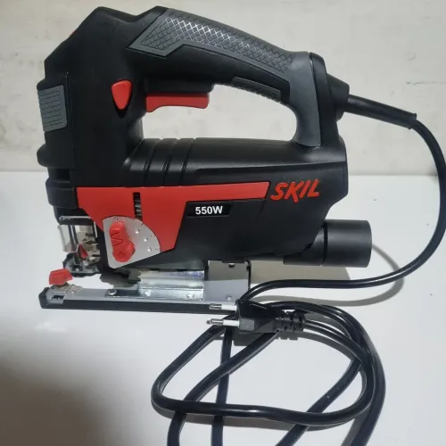 Serra Tico-Tico Skil 4550 com 550W 127v Velocidade Variável