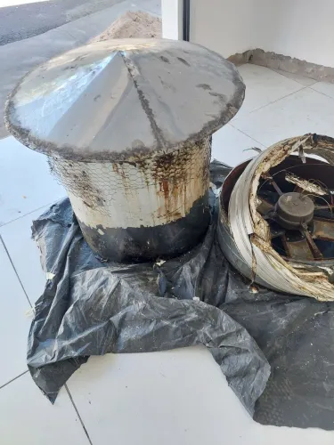 Eletrodoméstico usando