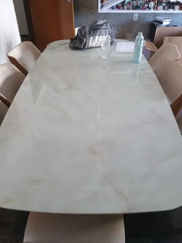Mesa de jantar novíssima 60% desconto