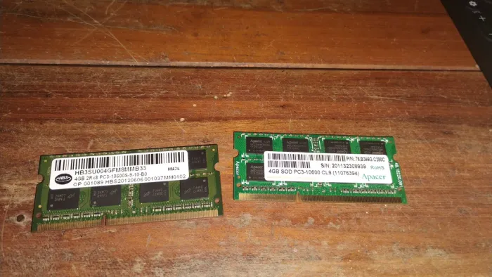 Dois pentes de memória RAM DDR3 de 4gb cada!!! Leia a descrição Abaixo