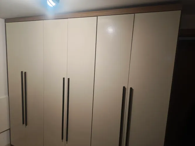Guarda roupas 6 portas