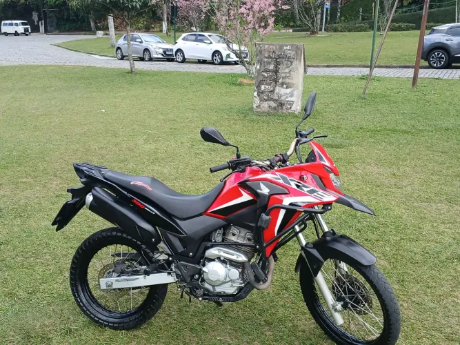 Xre300 muito nova