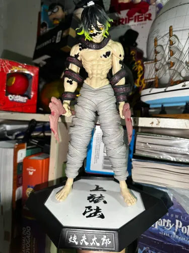 Demon Slayer: Gyutaro Action Figure Acessar ? (30 cm)