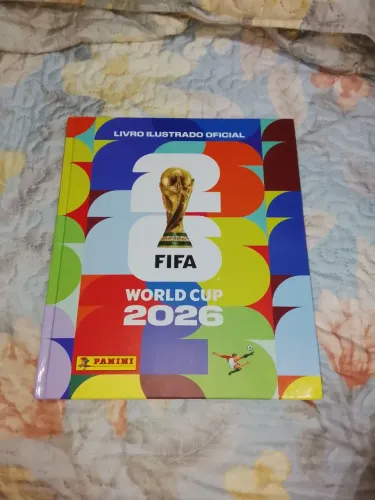 O álbum não está completo. somente o Brasil 379 figurinhas colada 42 figurinha repetida