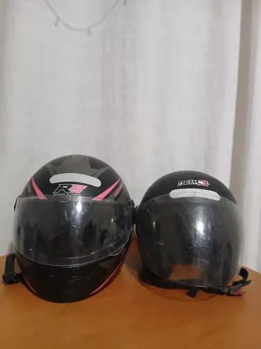 2 Capacetes vendidos somente juntos 