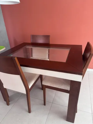 Mesa com 3 cadeiras