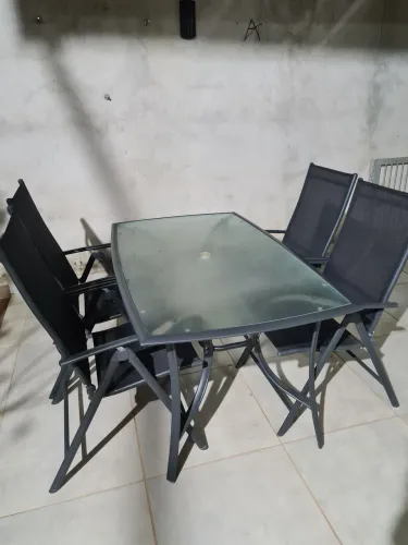 Vendo ou troco Conjunto Mesa de Vidro c/ 4 Cadeiras