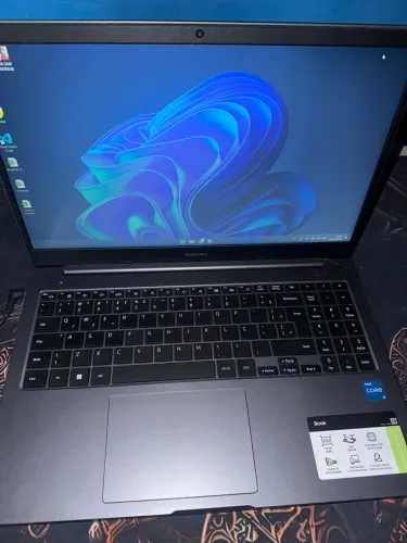 Notebook Samsung Book Core i3 11º Geração (8GB RAM / SSD 256GB)