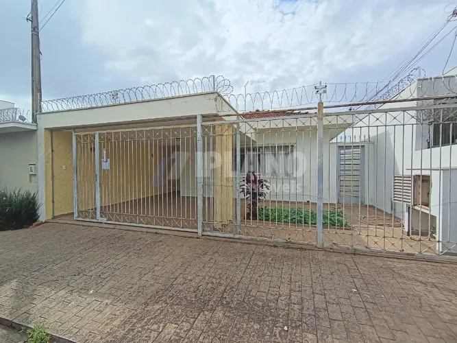 Casa Padrão para Alugar no Centro de São Carlos - 3 Dormitórios