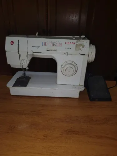 Máquina de Costura Singer