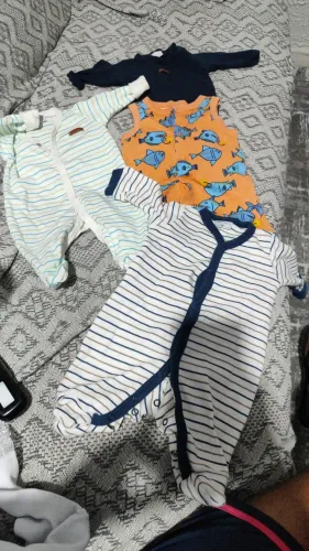 Roupas de bebê unissex, carters e baby cotton, o Lotinho por 40 reais, sem avarias.