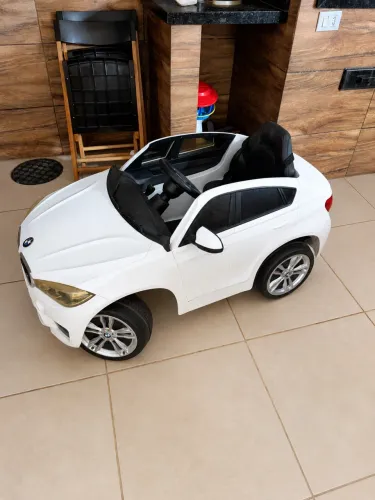 Carrinho Elétrico Infantil Com Controle Remoto - Bmw X6 Cor Branco Voltagem