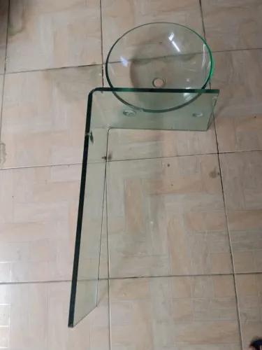pia de vidro para banheiro com suporte e cuba de vidro.