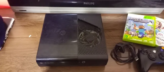 Xbox 360 - Uma manete original - três jogos