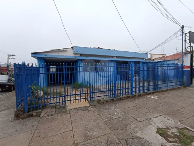 Casa com 3 quartos à venda ou para locação em Centro - SP