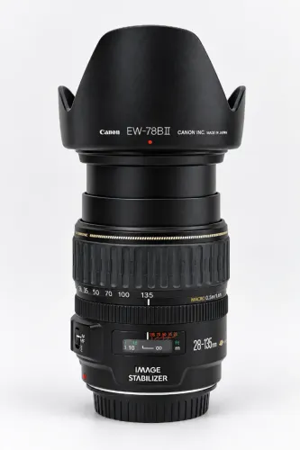Lente Canon EF 28-135mm com estabilizador de imagem