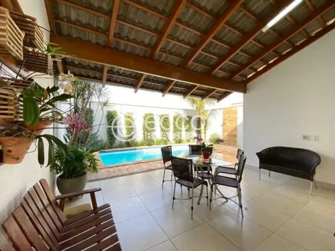 Casa à venda, 3 quartos, 1 suíte, 4 vagas, Cidade Jardim - Uberlândia/MG