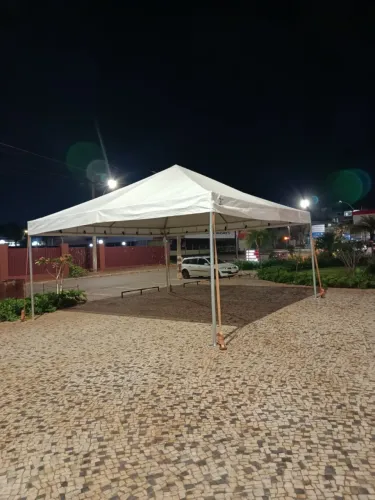 Aluguel de tendas , mesas e cadeiras 
