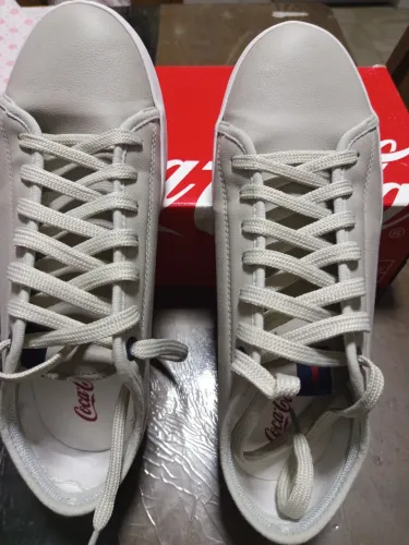 Tênis (marca coca cola)