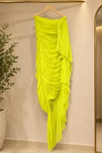 Vestido amarelo curto com babados estilo miss