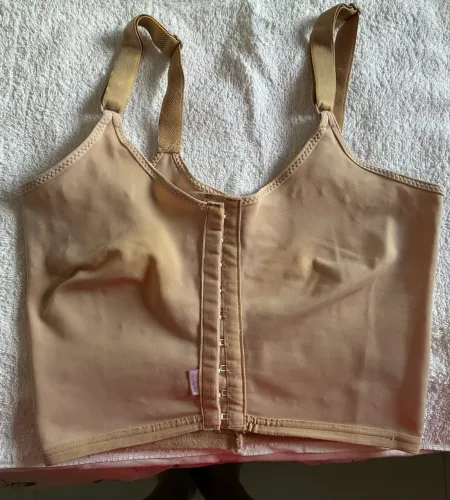 Roupa pós cirúrgica