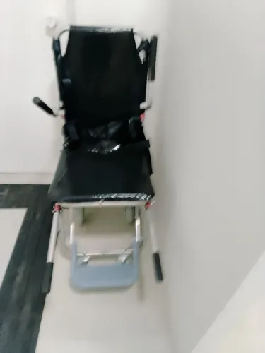Cadeira sobe e desce escada  nova 
