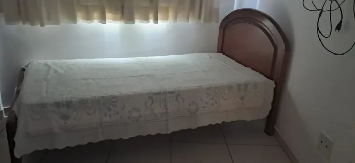 Cama em mogno madeira maciça 