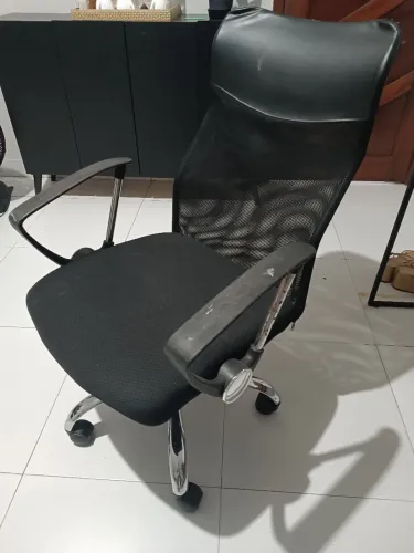 Cadeira de Escritório Presidente - Tela Mesh Preta